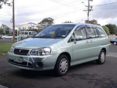 Лобовое стекло Nissan Prairie M12